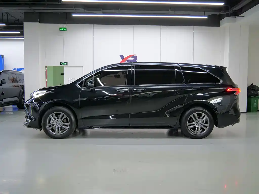 Toyota Sienna — миниатюра 17