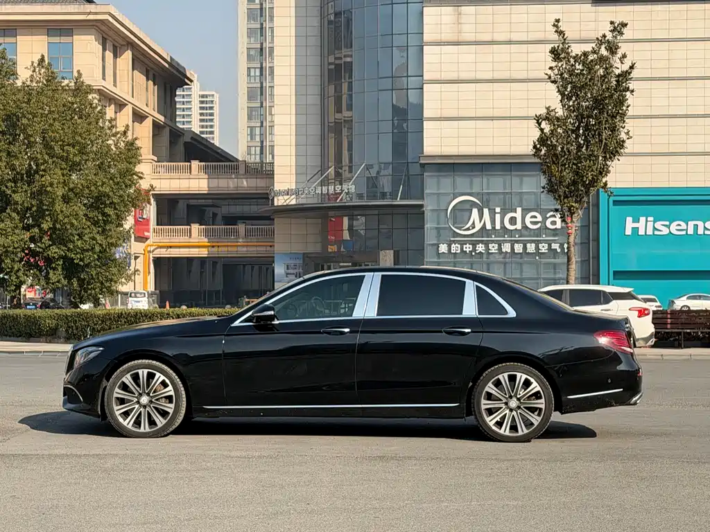 MERCEDES-BENZ E CLASS