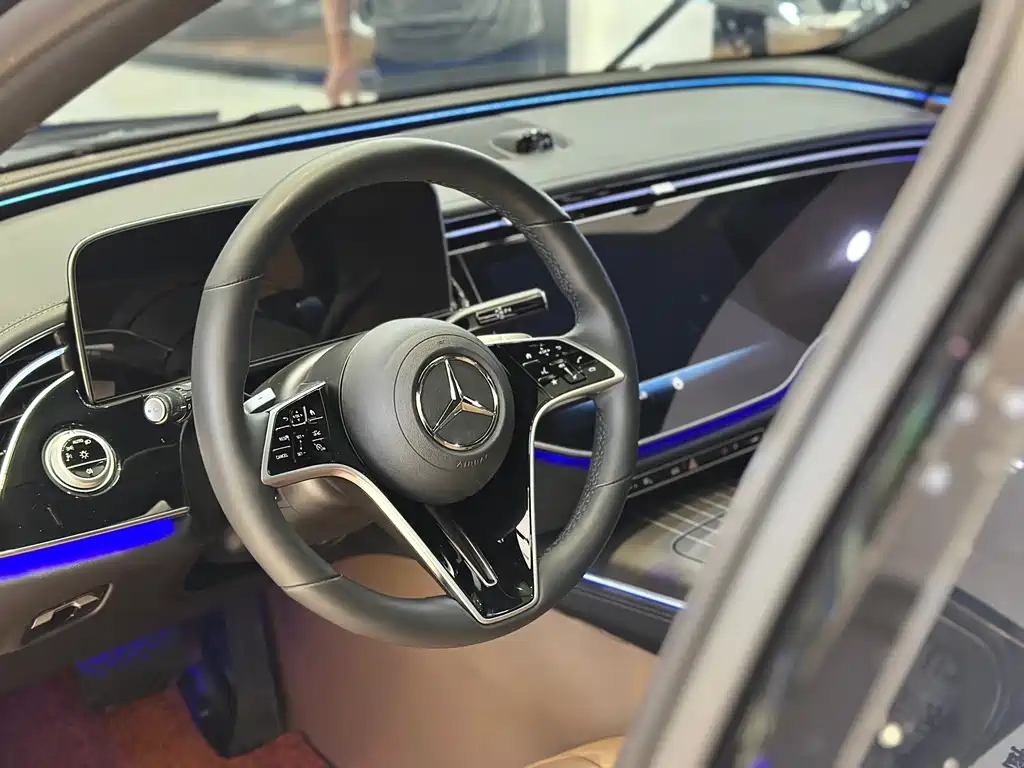 Mercedes-Benz E-Class — миниатюра 5