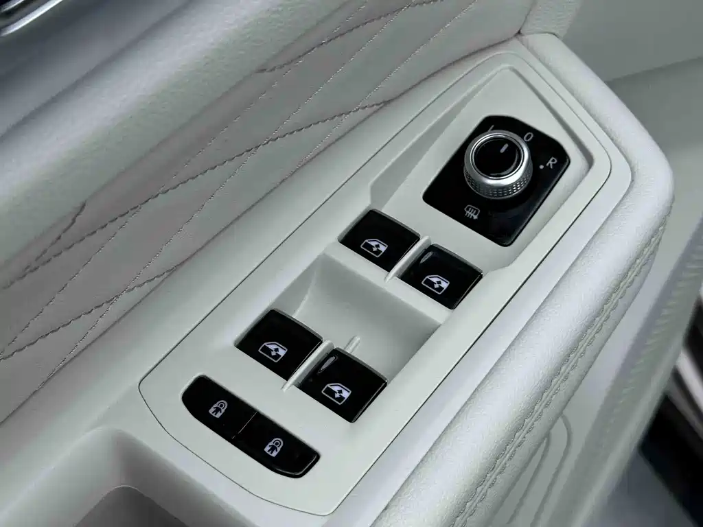 Volkswagen Viloran 2020 380TSI Luxury