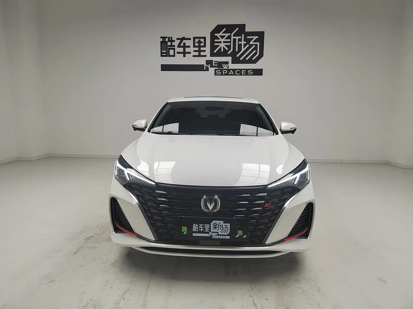 Chang'an Yidong 2024 Белый из Китая