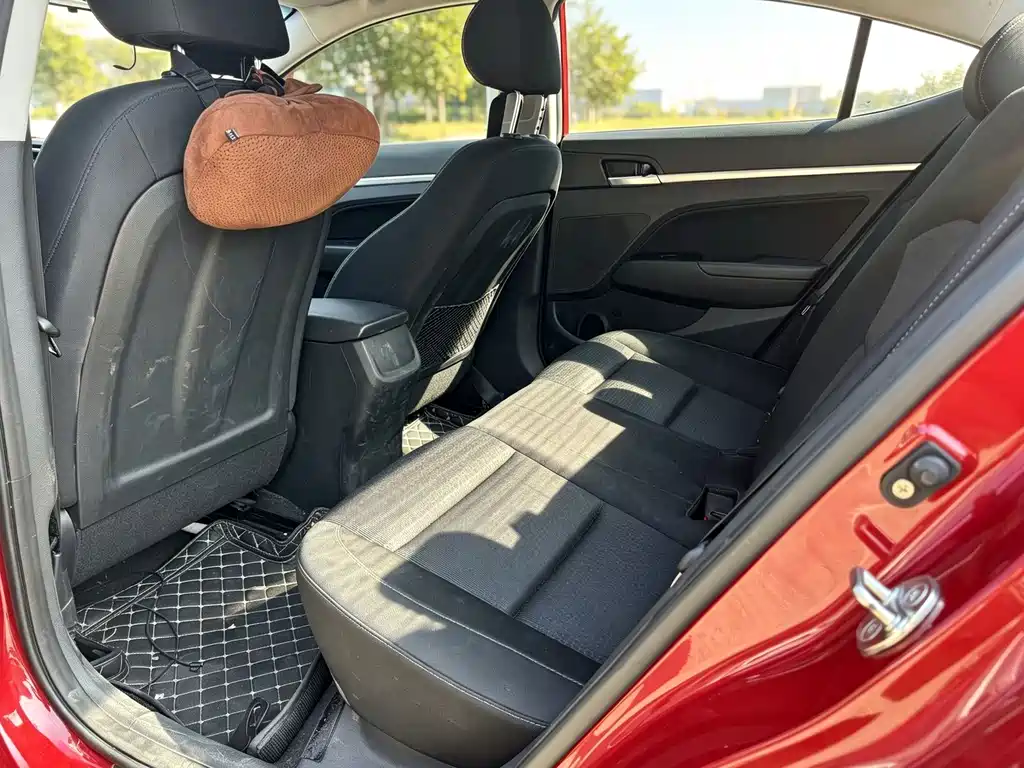 Hyundai Elantra — миниатюра 7