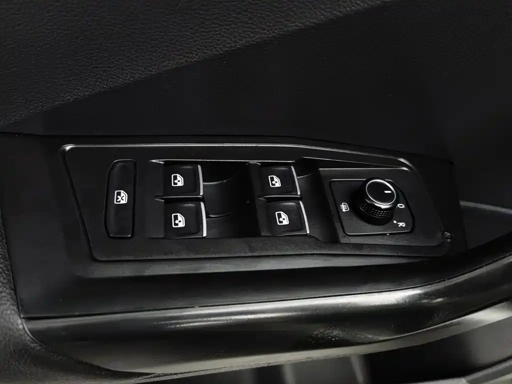 Volkswagen T-Roc — миниатюра 9