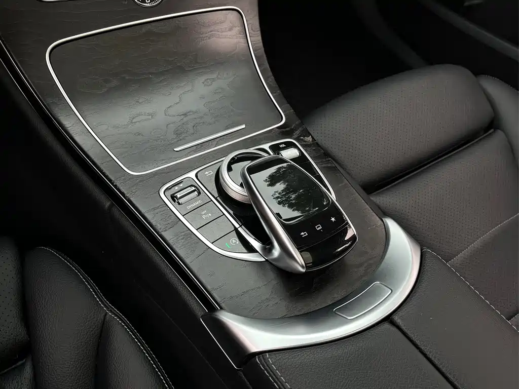 Mercedes-Benz C-Class — миниатюра 11