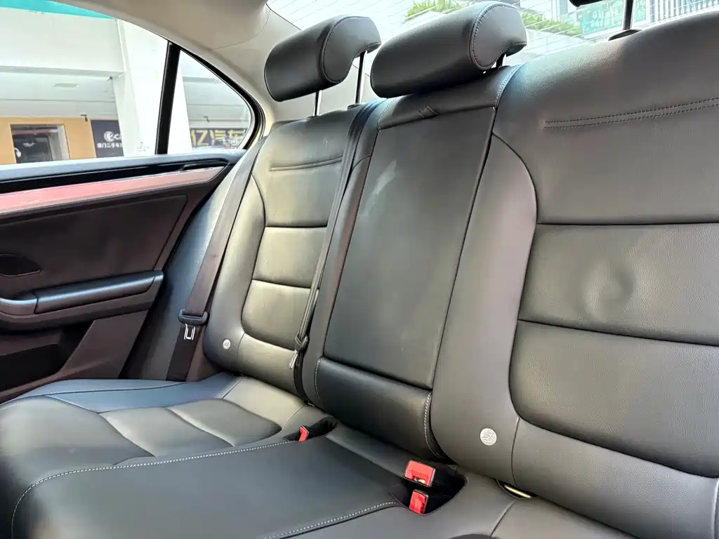 Volkswagen Sagitar — миниатюра 12