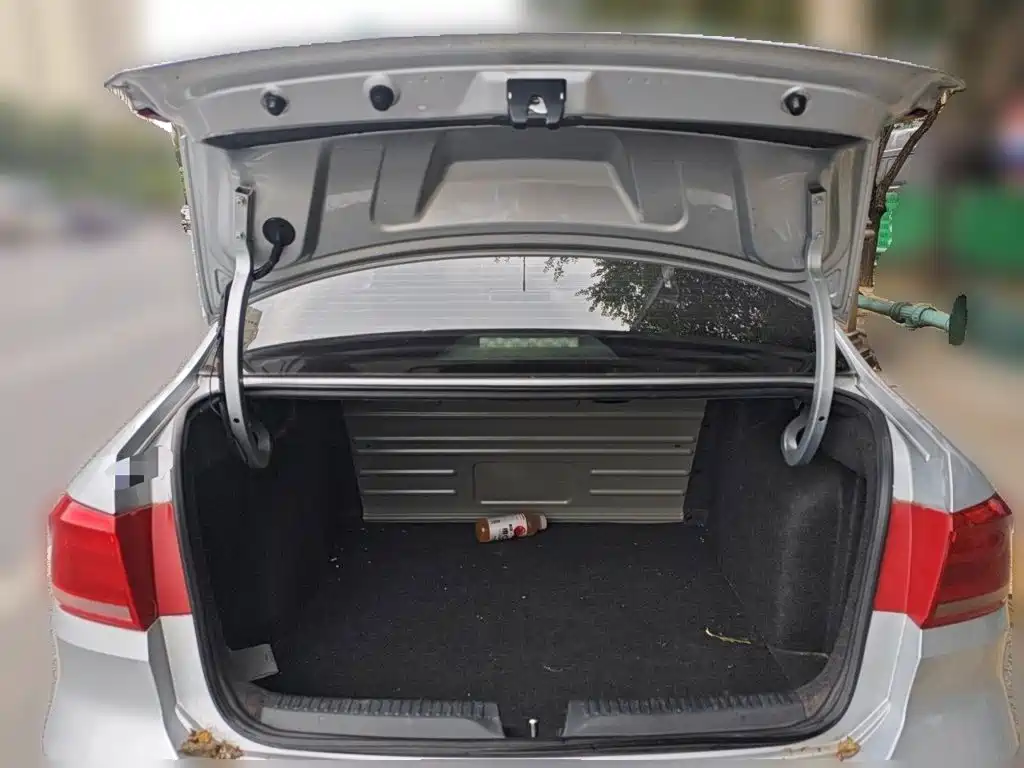 Volkswagen Santana — миниатюра 20