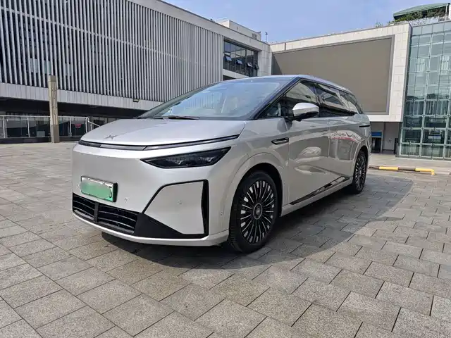 2025 Xpeng X9
