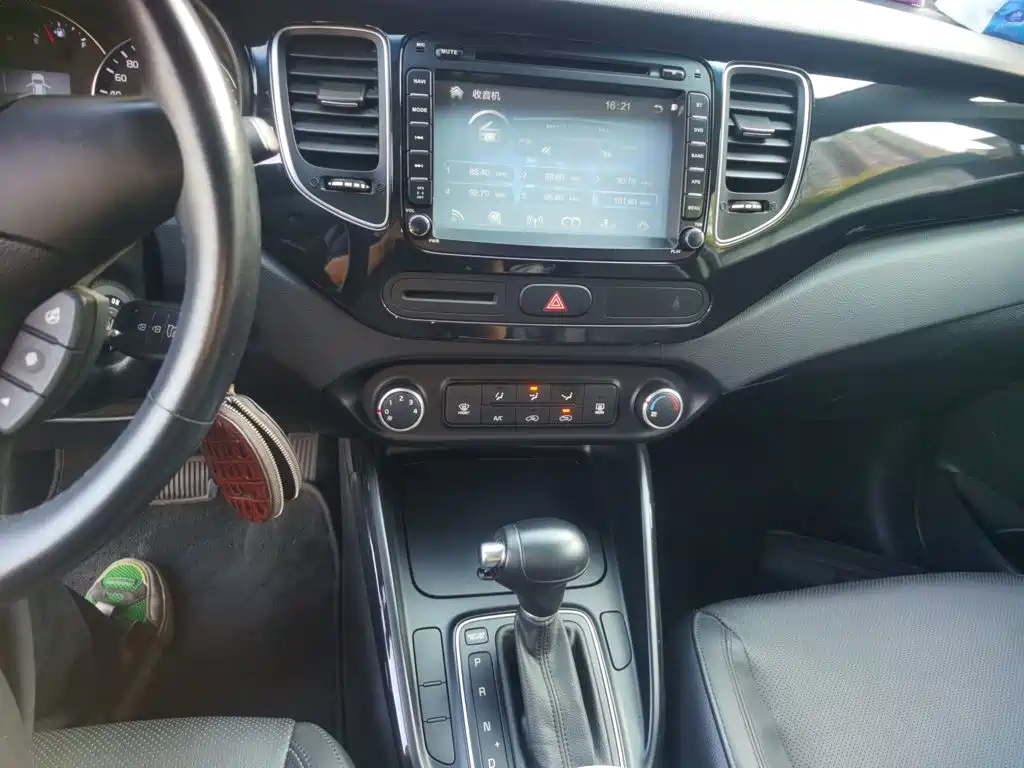 Kia Carens — миниатюра 9