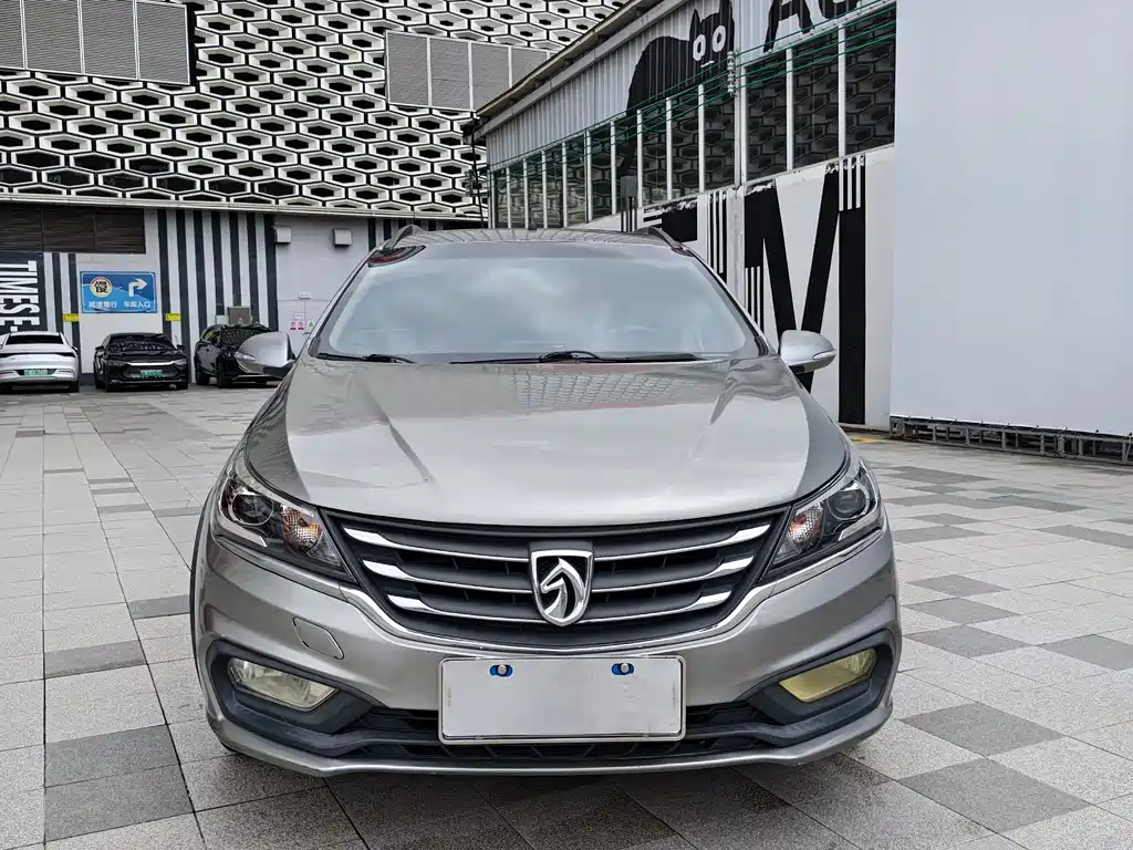 Baojun 310W — миниатюра 3