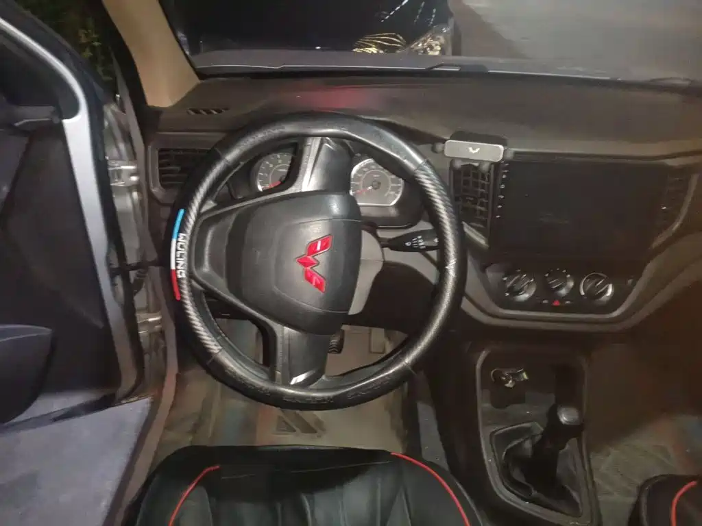 Wuling Hongguang V — миниатюра 3