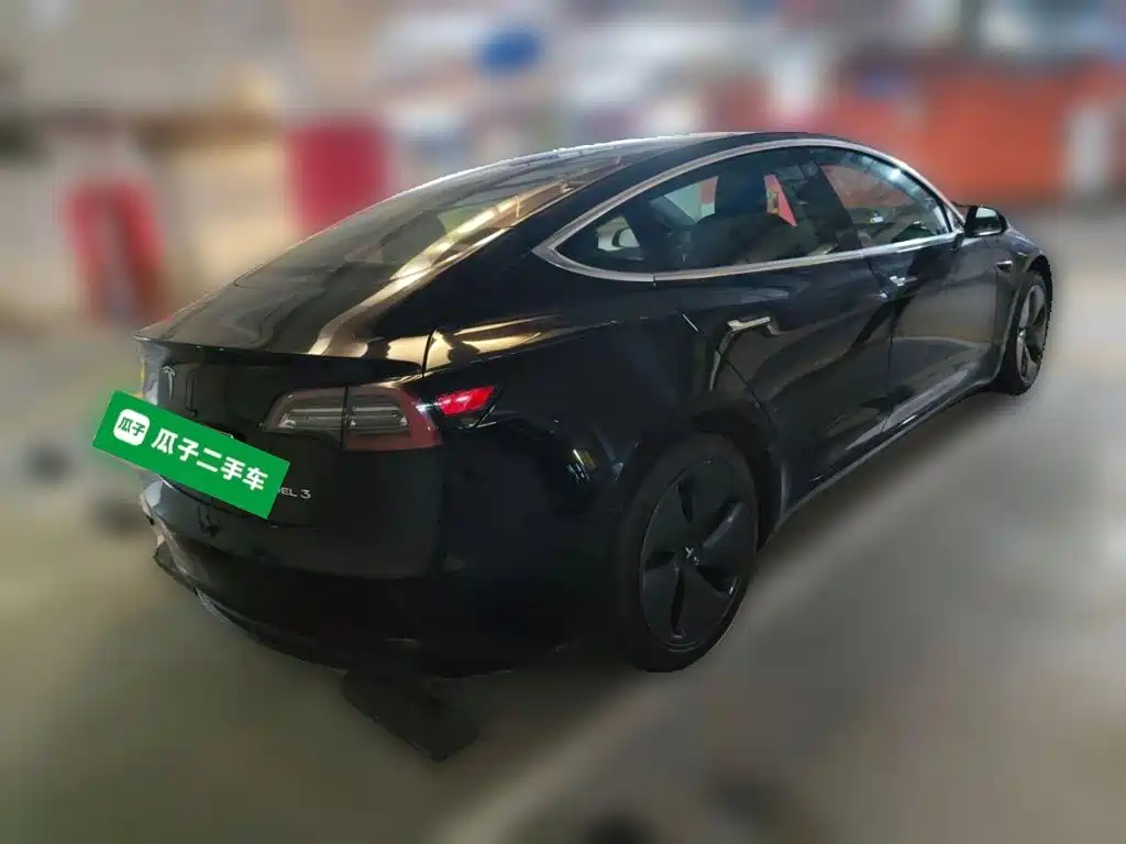 Tesla Model 3 — миниатюра 4