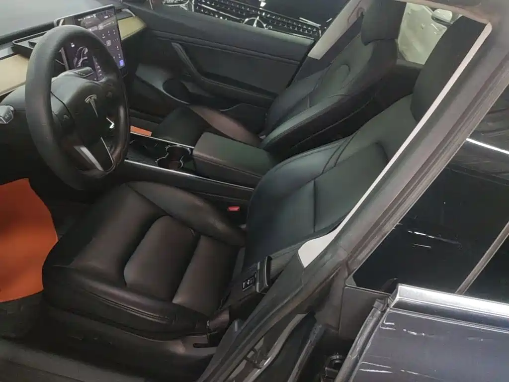 Tesla Model 3 — миниатюра 15