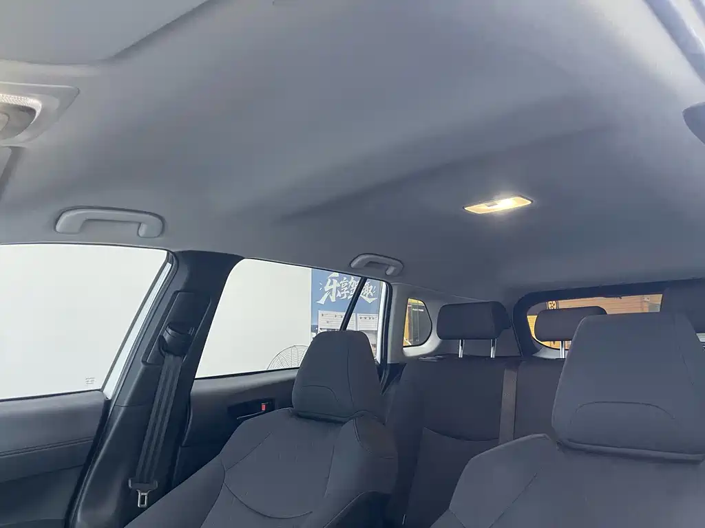 Toyota Corolla Cross — миниатюра 13