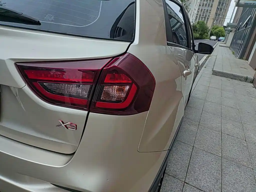 Geely Vision X3 — миниатюра 8