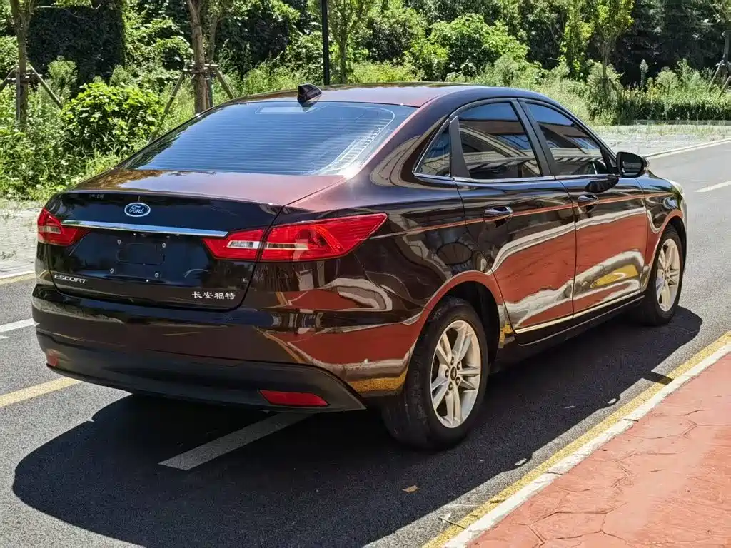 Ford Escort — миниатюра 7