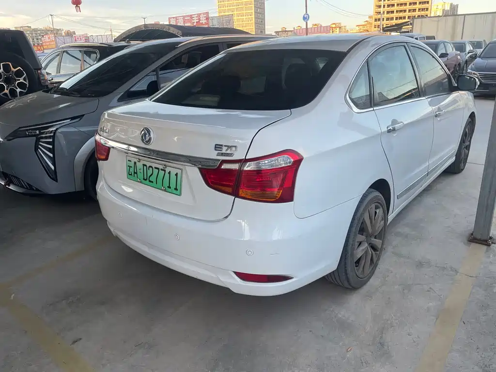 DONGFENG E70
