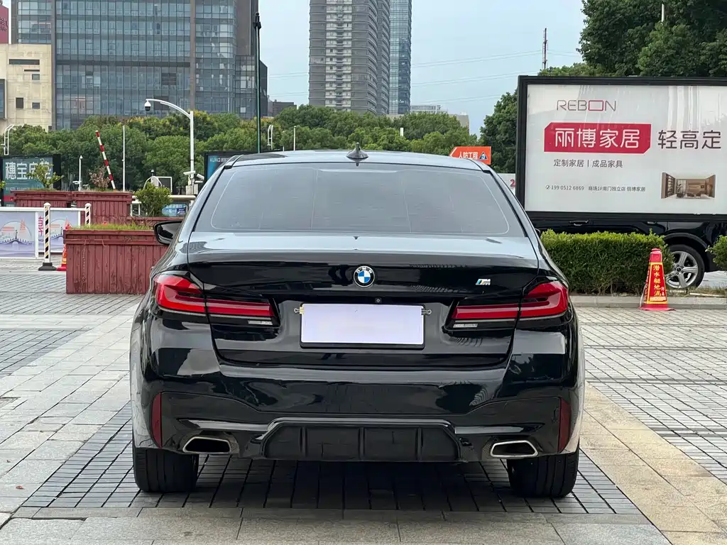 BMW 5 Series — миниатюра 4