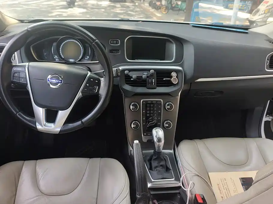 Volvo V40 — миниатюра 12