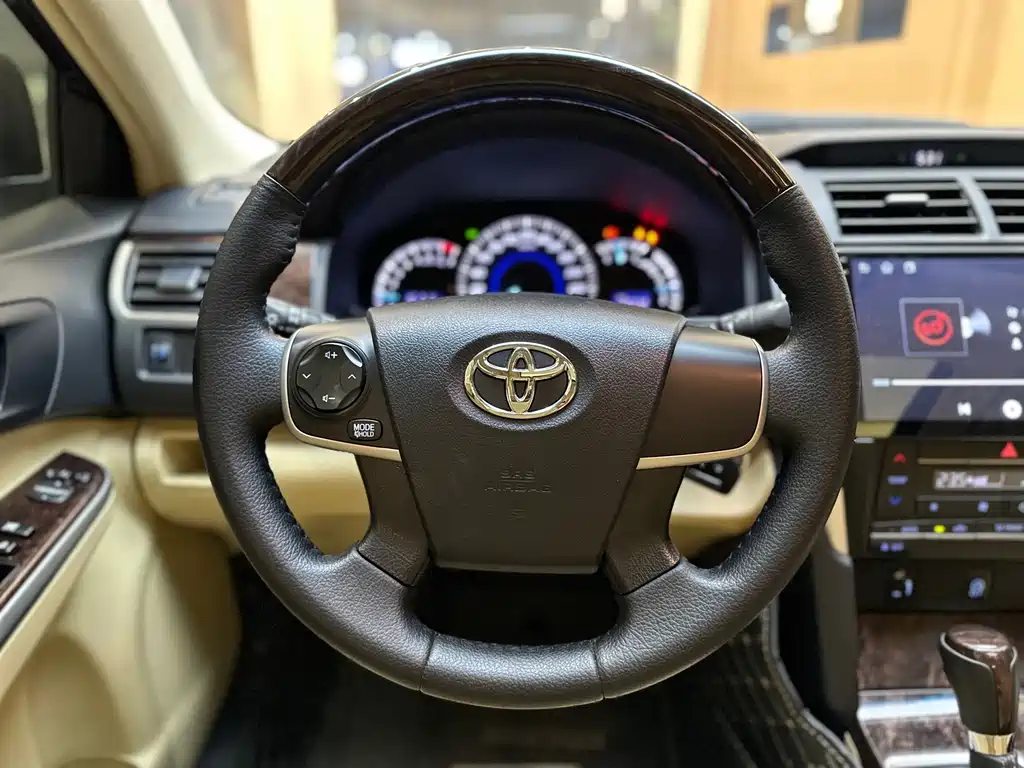 TOYOTA CAMRY