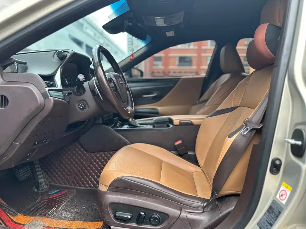 Lexus ES 2018 300h V