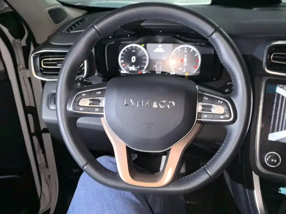 Lynk & Co 01 — миниатюра 15