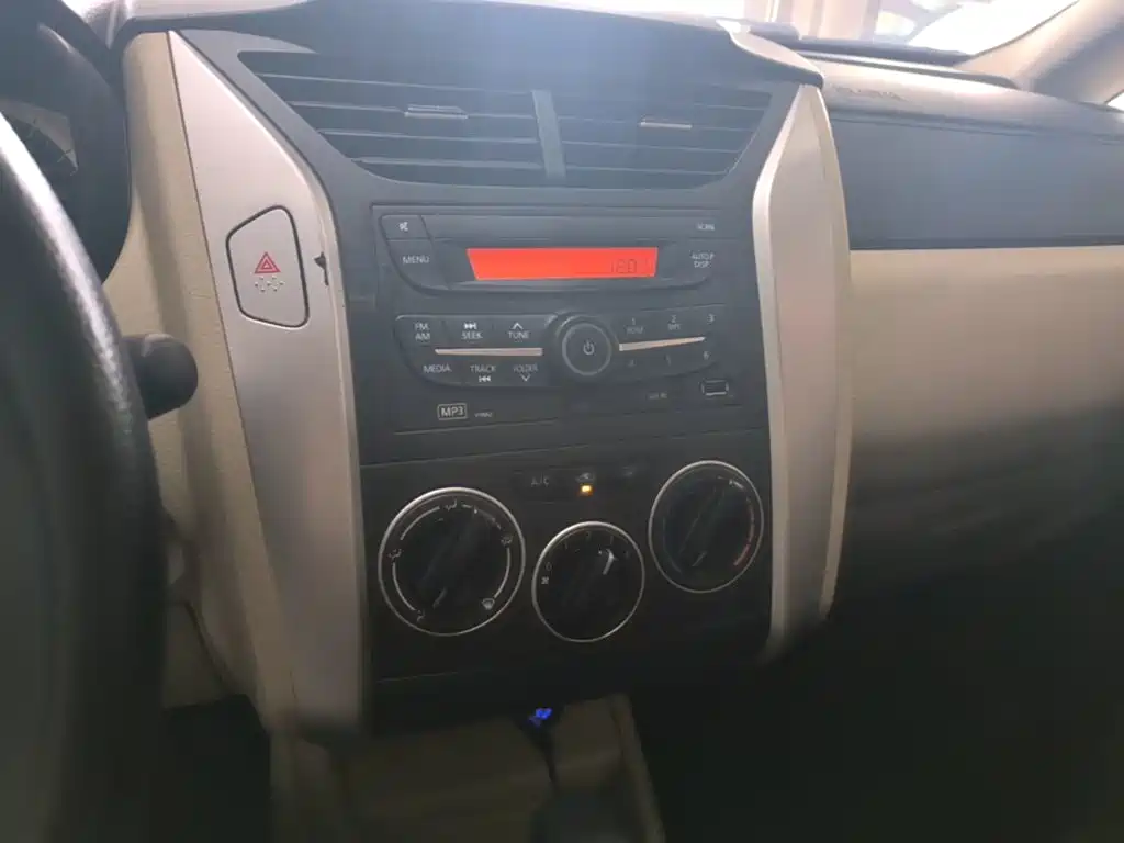 Venucia R50 — миниатюра 13