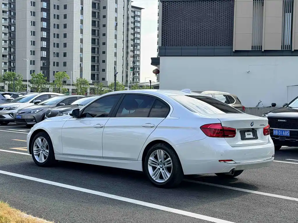 BMW 3 Series — миниатюра 7