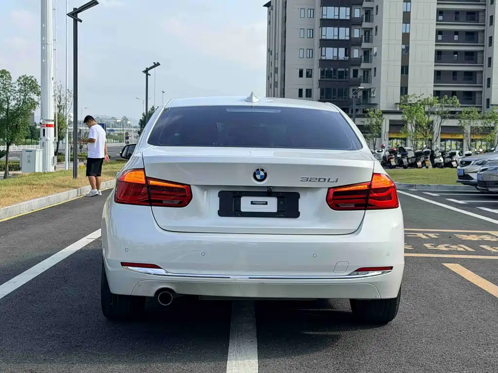 BMW 3 Series — миниатюра 8