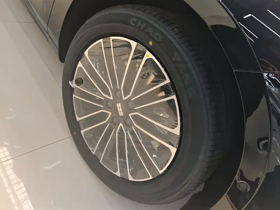 Geely Galaxy Galaxy 8 8 2025 60km EM-i Luxury