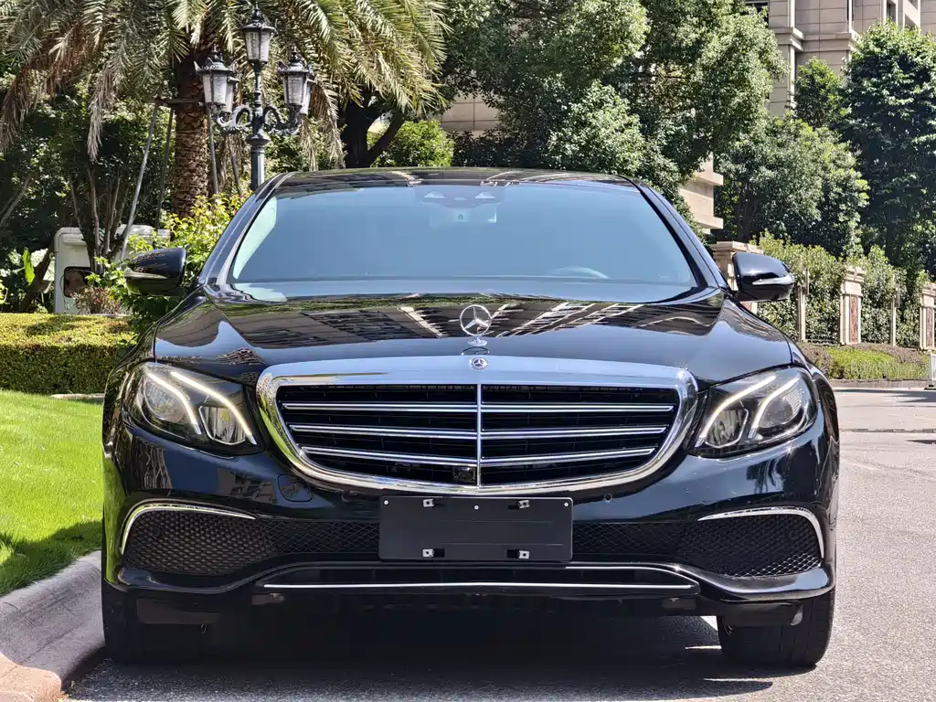 Mercedes-Benz E-Class — миниатюра 2
