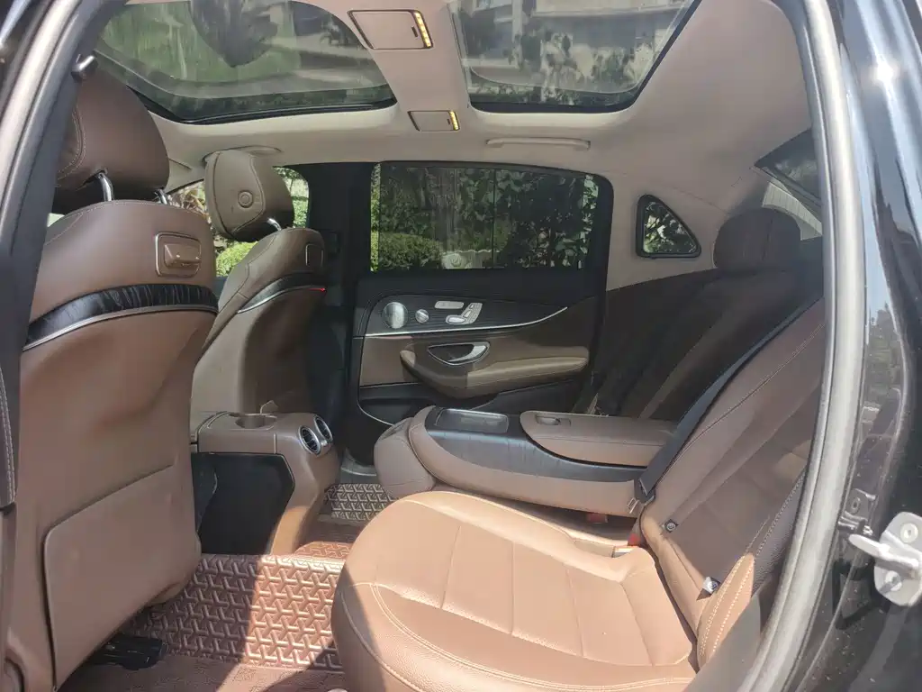 Mercedes-Benz E-Class — миниатюра 11