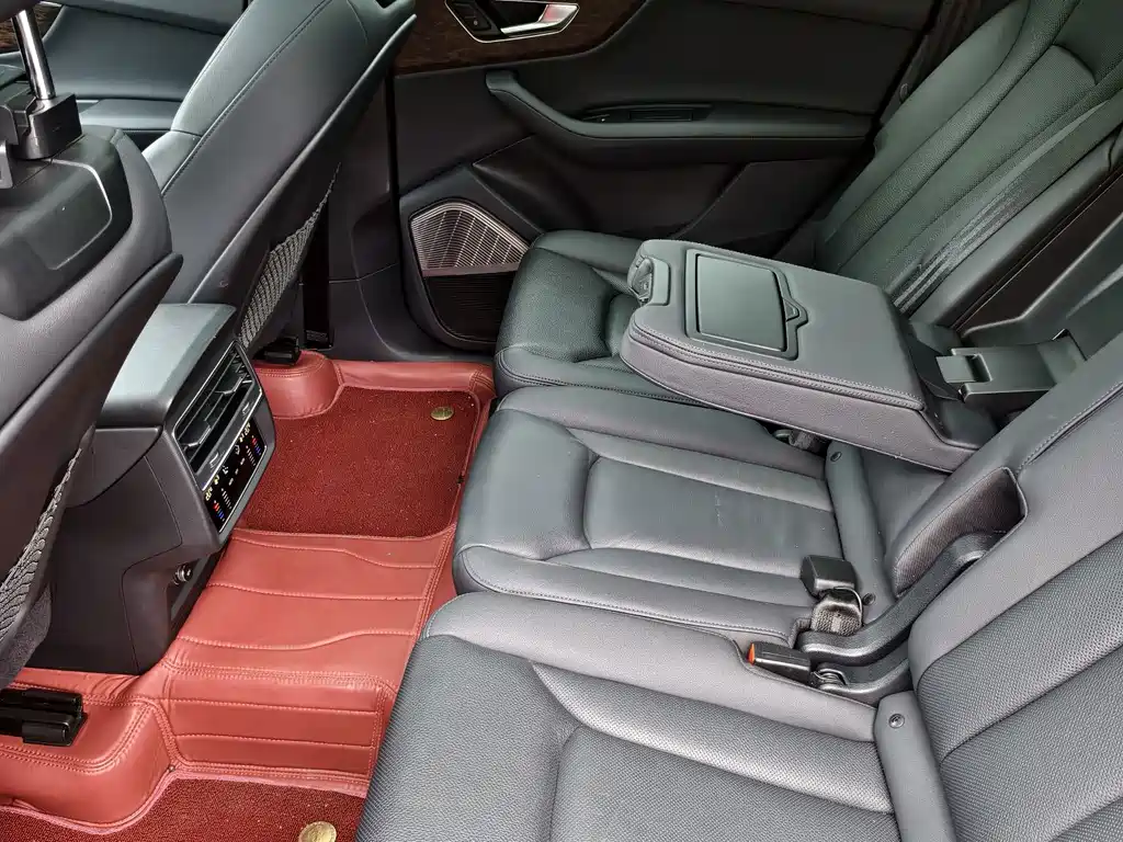 Audi Q7 — миниатюра 11