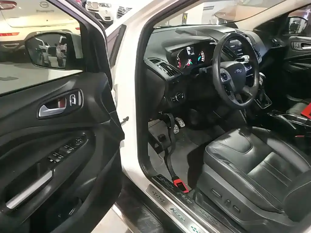 Ford Kuga — миниатюра 16