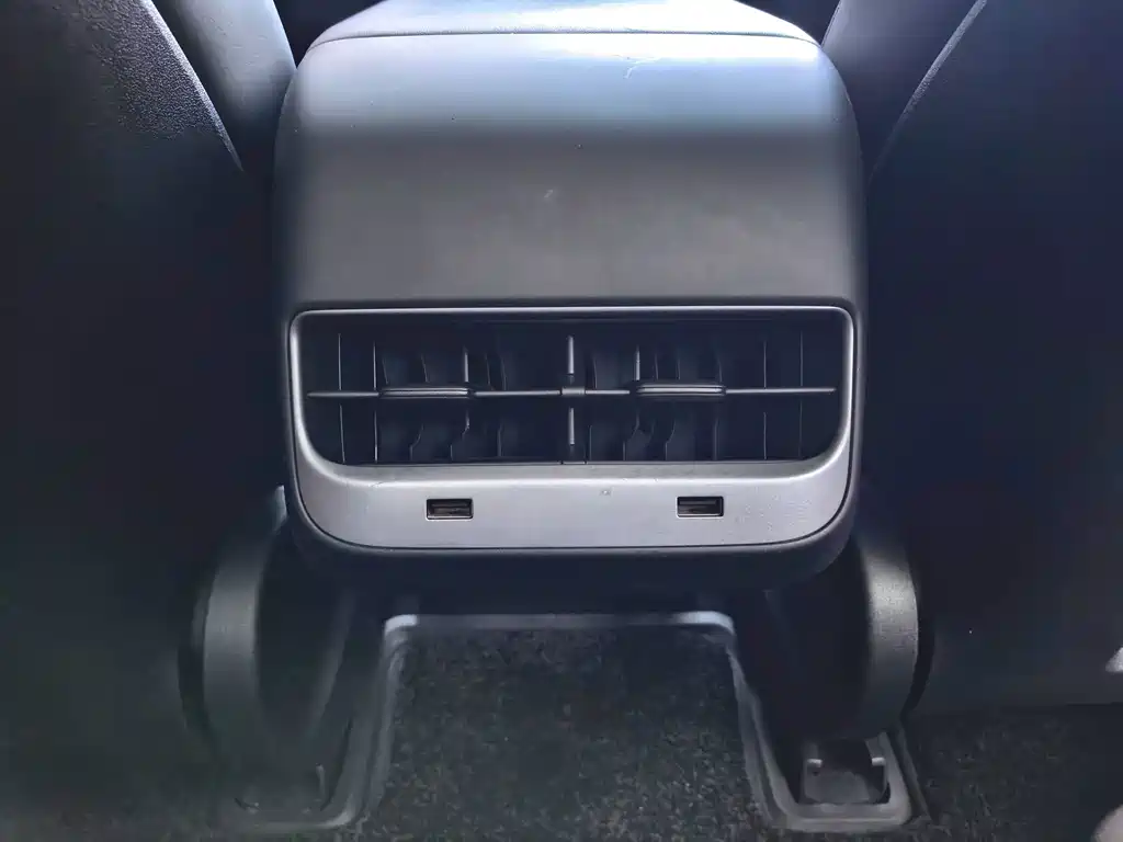 Tesla Model 3 — миниатюра 17