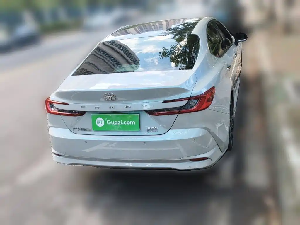 Toyota Camry — миниатюра 3