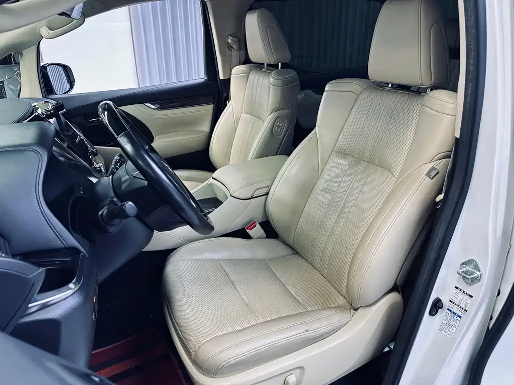 Toyota Alphard — миниатюра 9