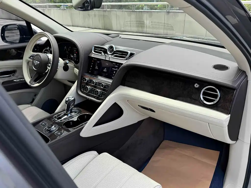 Bentley Bentayga PHEV — миниатюра 19