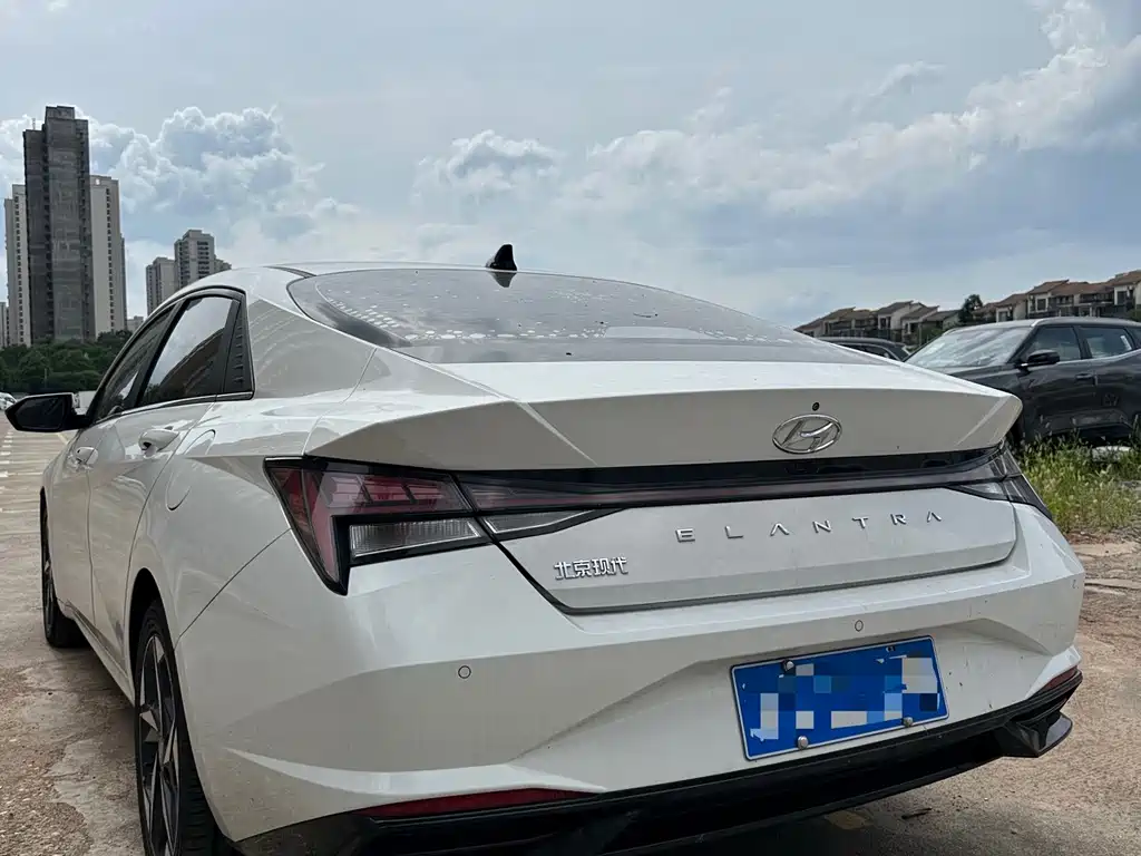 Hyundai Elantra — миниатюра 9