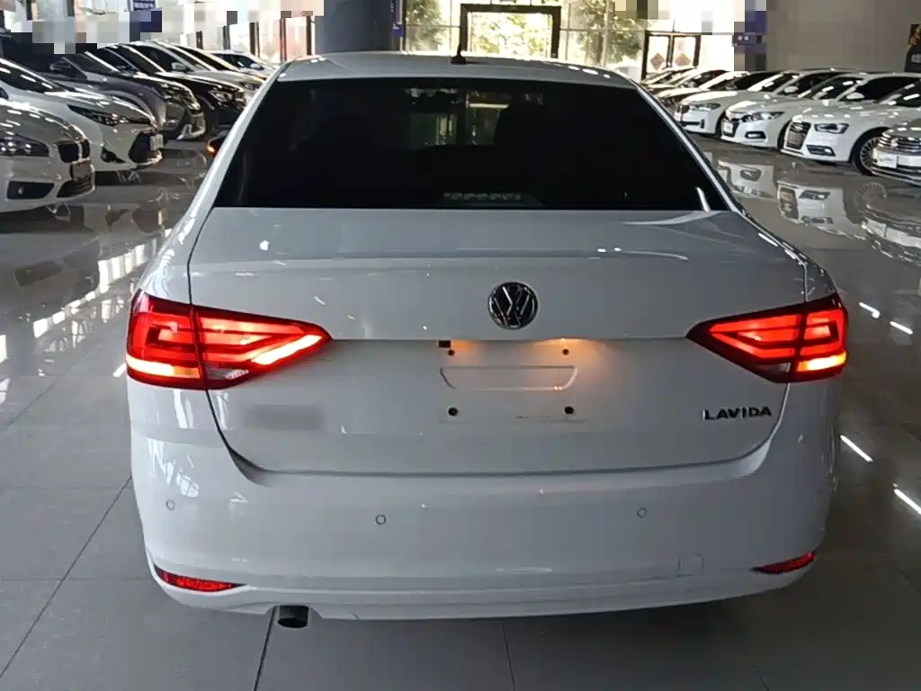 Volkswagen Lavida — миниатюра 6