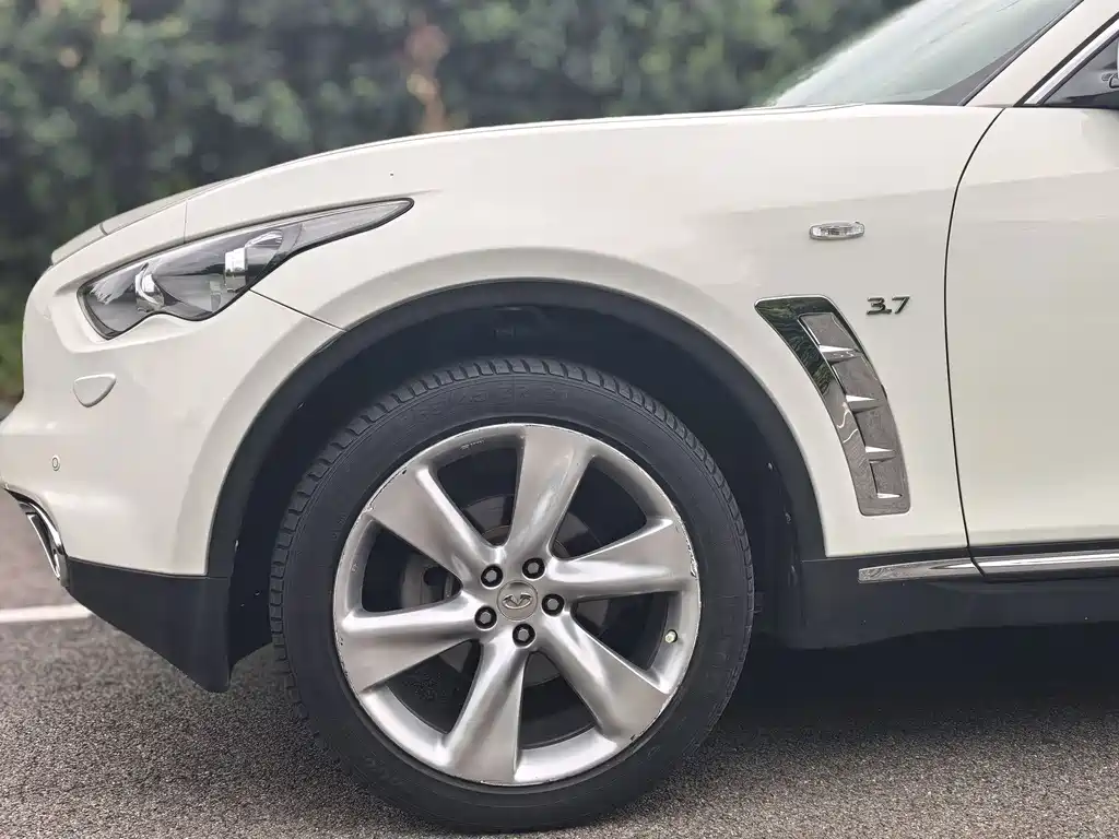 Infiniti QX70 — миниатюра 8