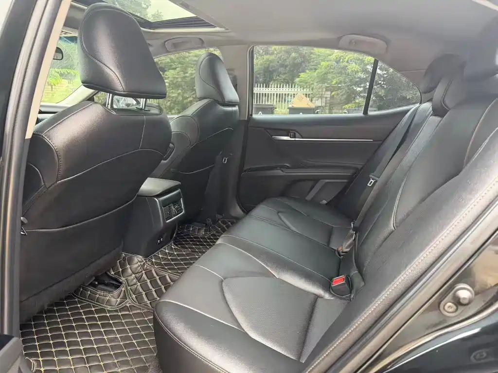 Toyota Camry — миниатюра 5