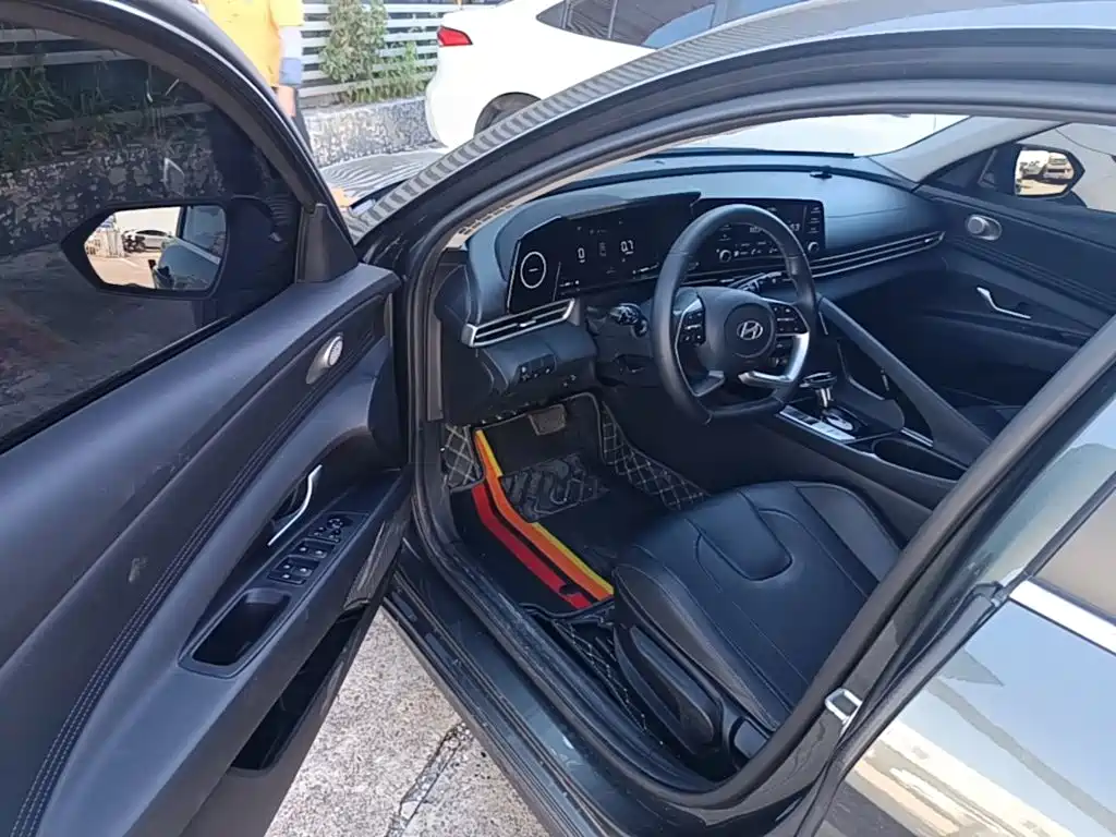 Hyundai Elantra — миниатюра 16