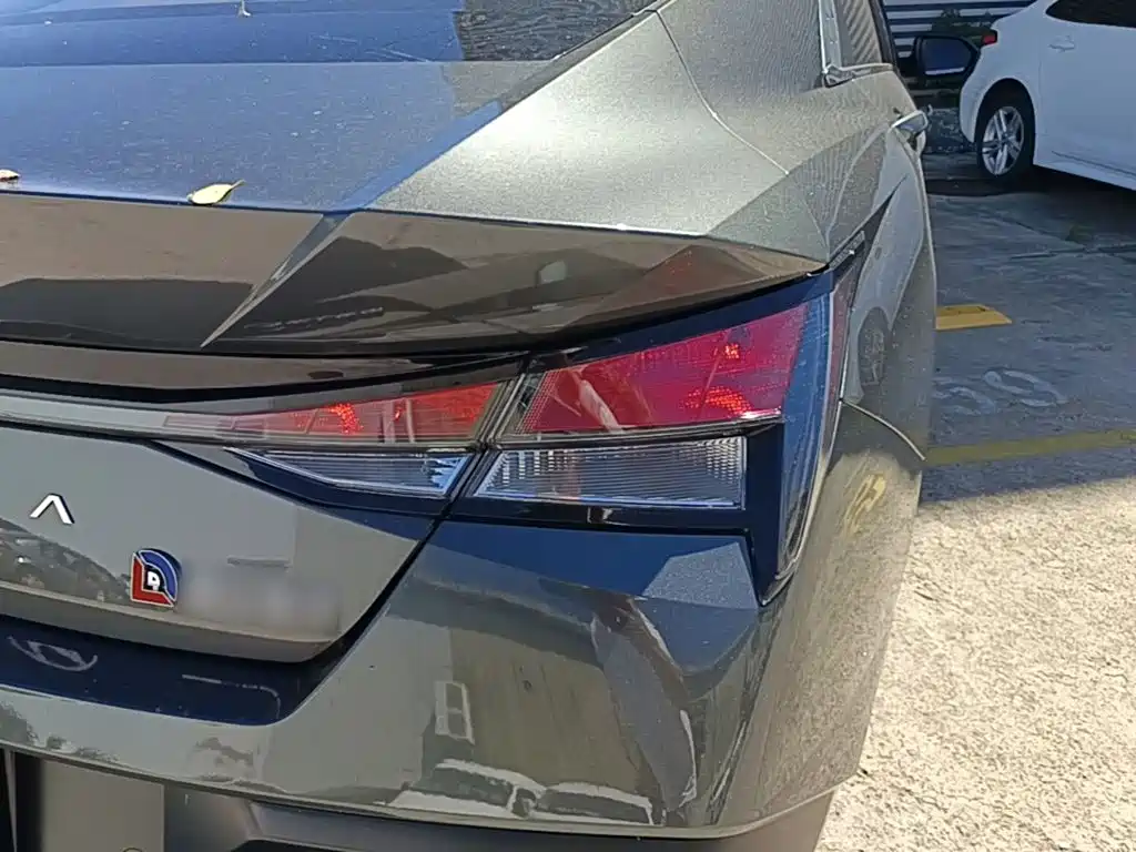 Hyundai Elantra — миниатюра 8
