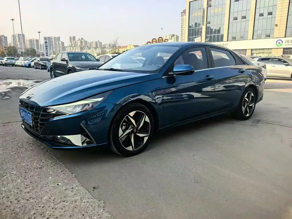 HYUNDAI ELANTRA
