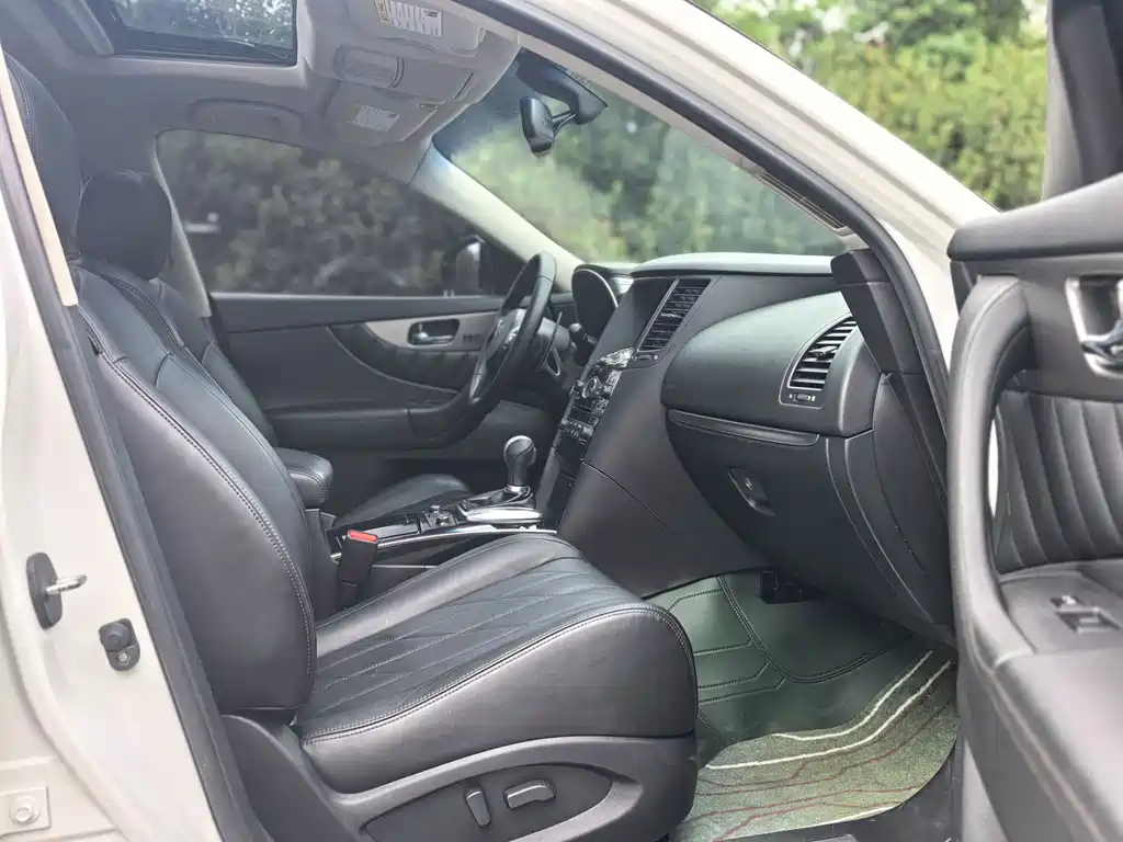 Infiniti QX70 — миниатюра 9