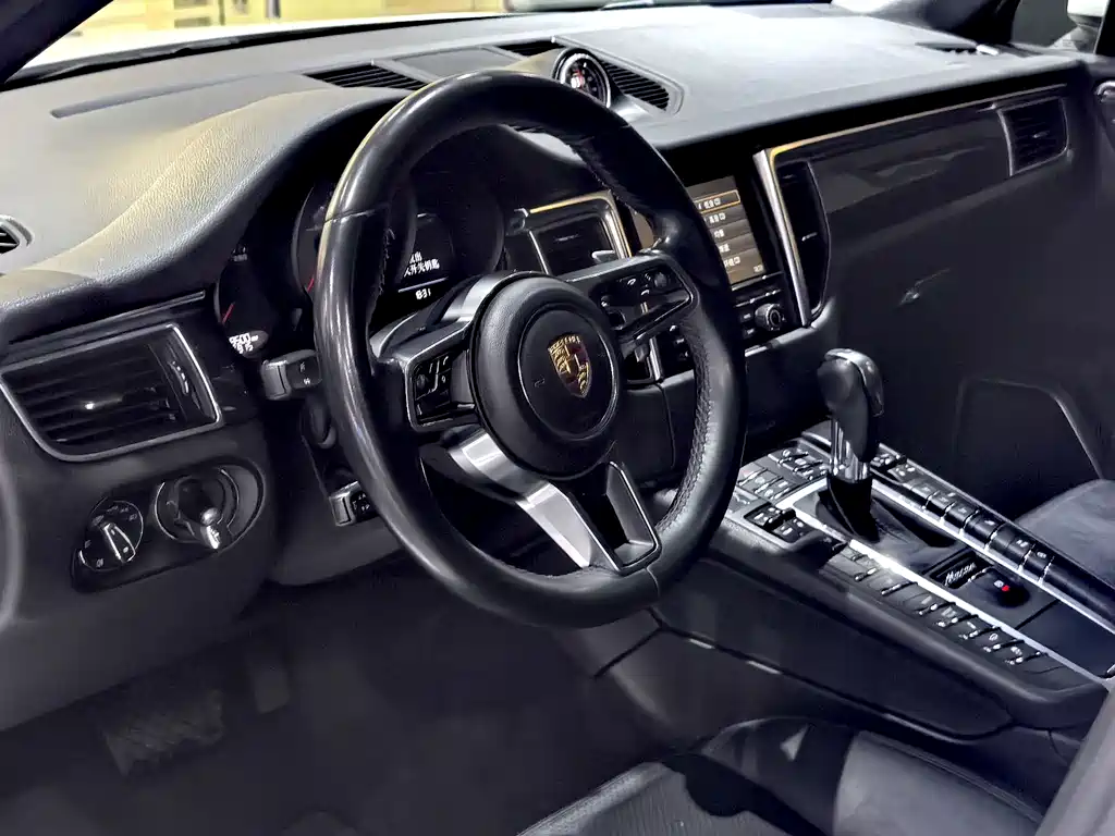Porsche Macan — миниатюра 13