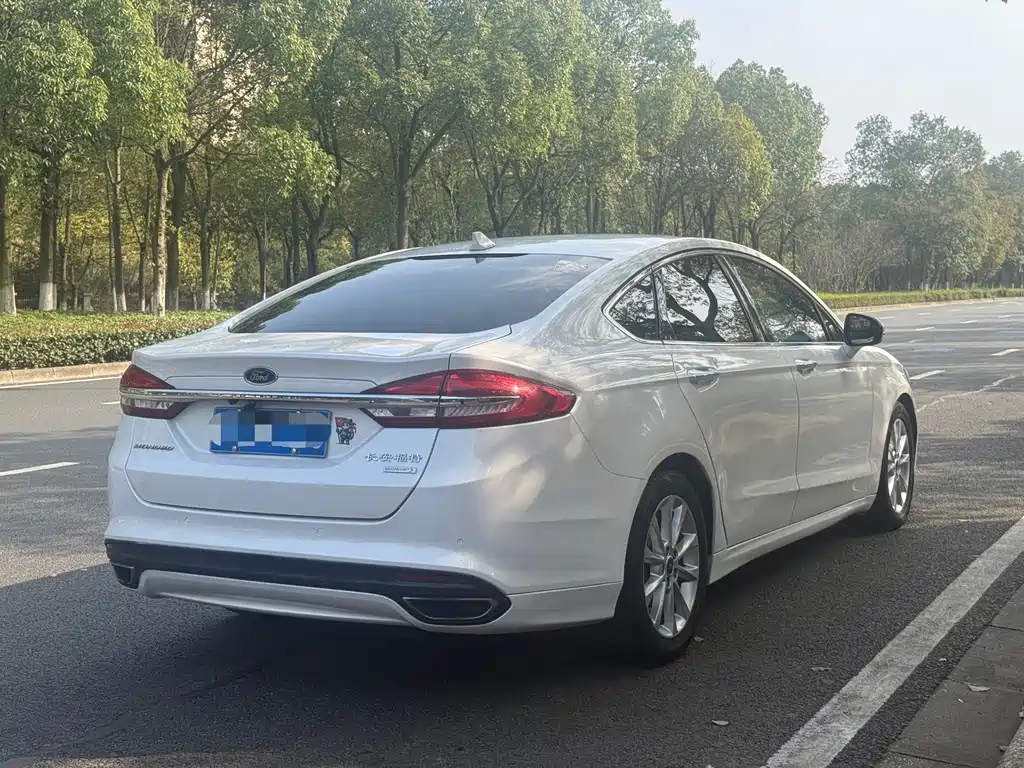Ford Mondeo — миниатюра 7