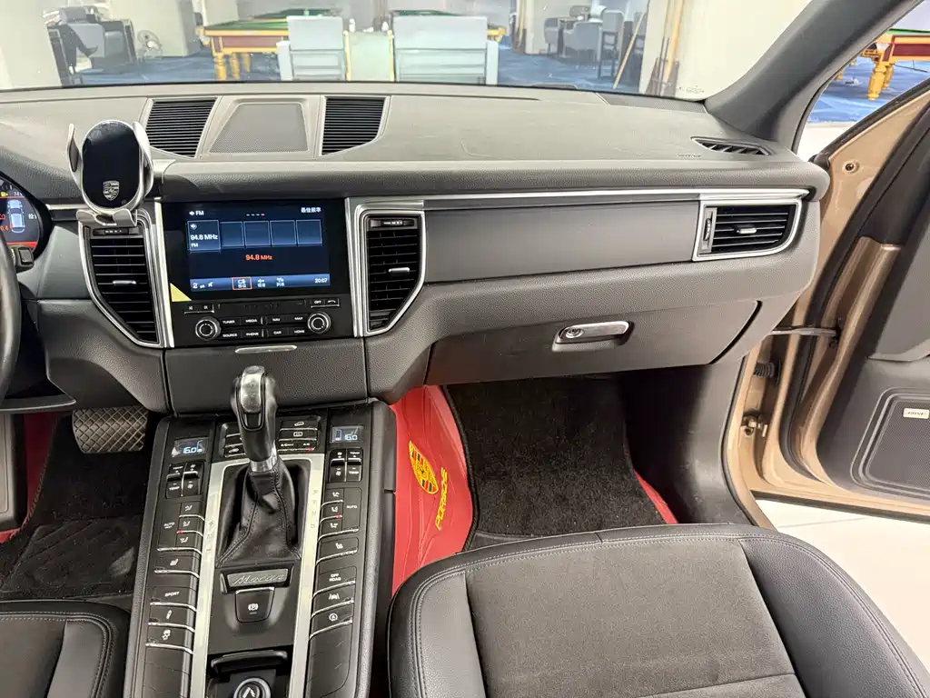 Porsche Macan — миниатюра 17