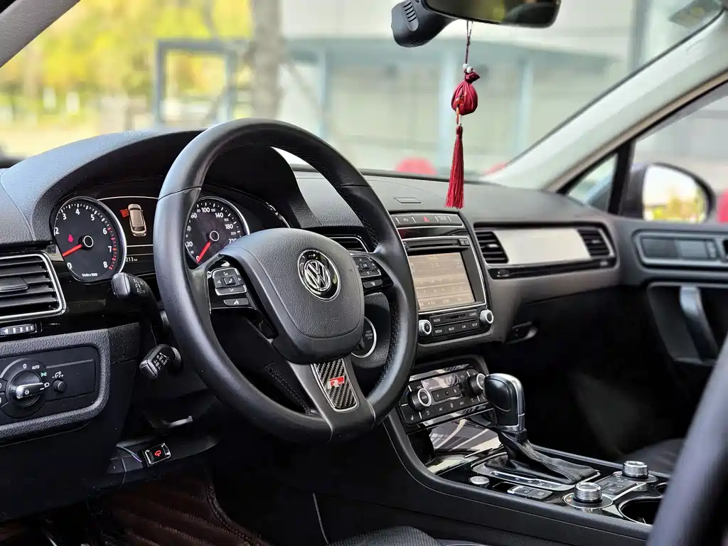 VOLKSWAGEN TOUAREG