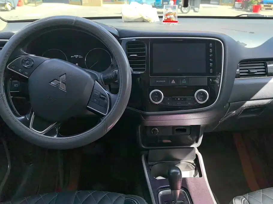 Mitsubishi Outlander — миниатюра 12